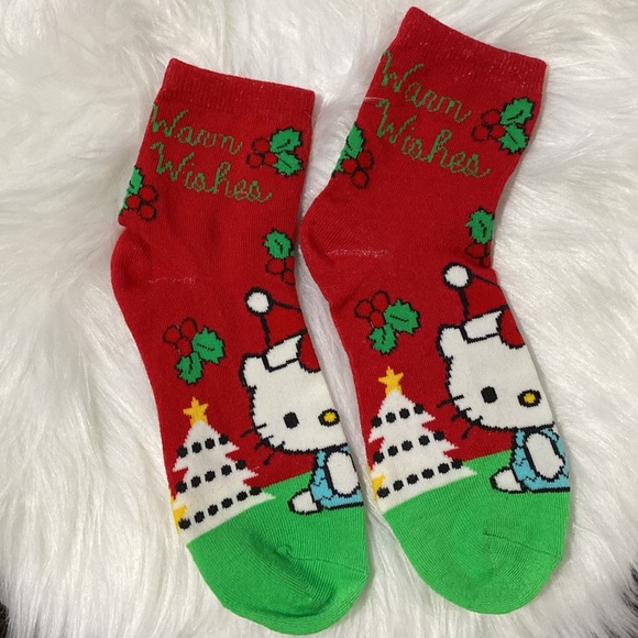 NWOT 2 Pairs Hello Kitty Christmas Capris Socks Fits shoes sizes 4-10 - Picture 5 of 5